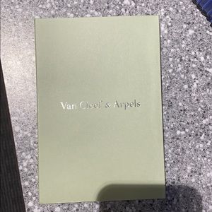 Van cleef arpels booklet 100% authentic